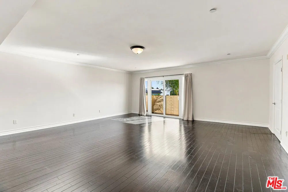 1828 Glendon Avenue #PH3 Los Angeles, CA 90025