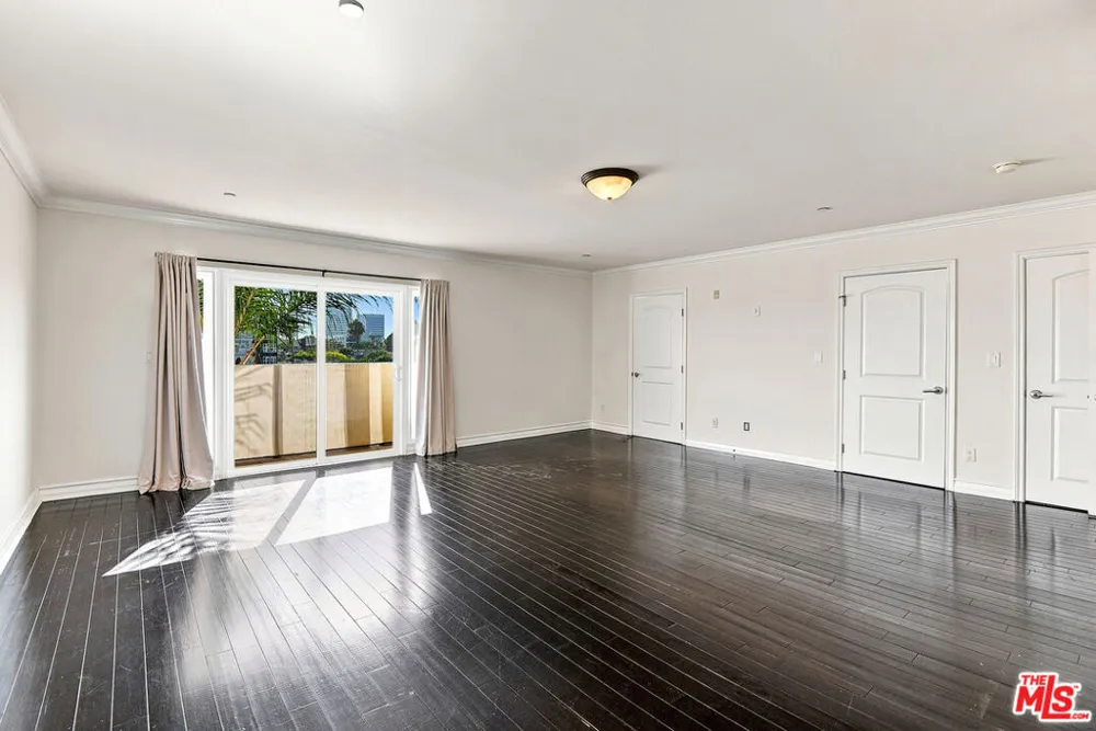 1828 Glendon Avenue #PH3 Los Angeles, CA 90025