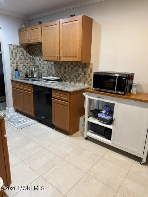 16 Pine Cluster Circle #H Manalapan, NJ 07726