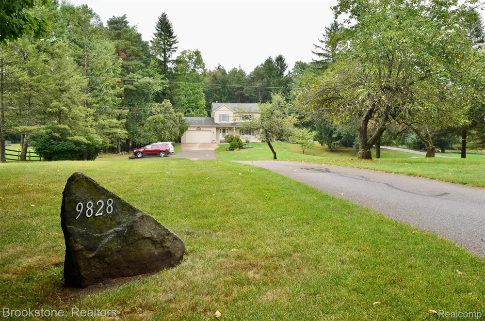 9828 Hadley Road Independence Charter Township, MI 48348