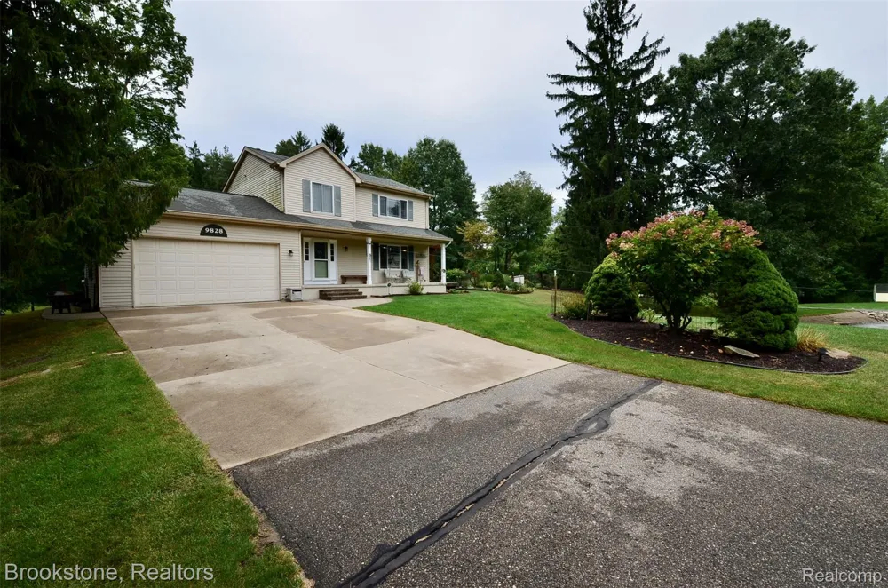 9828 Hadley Road Independence Charter Township, MI 48348