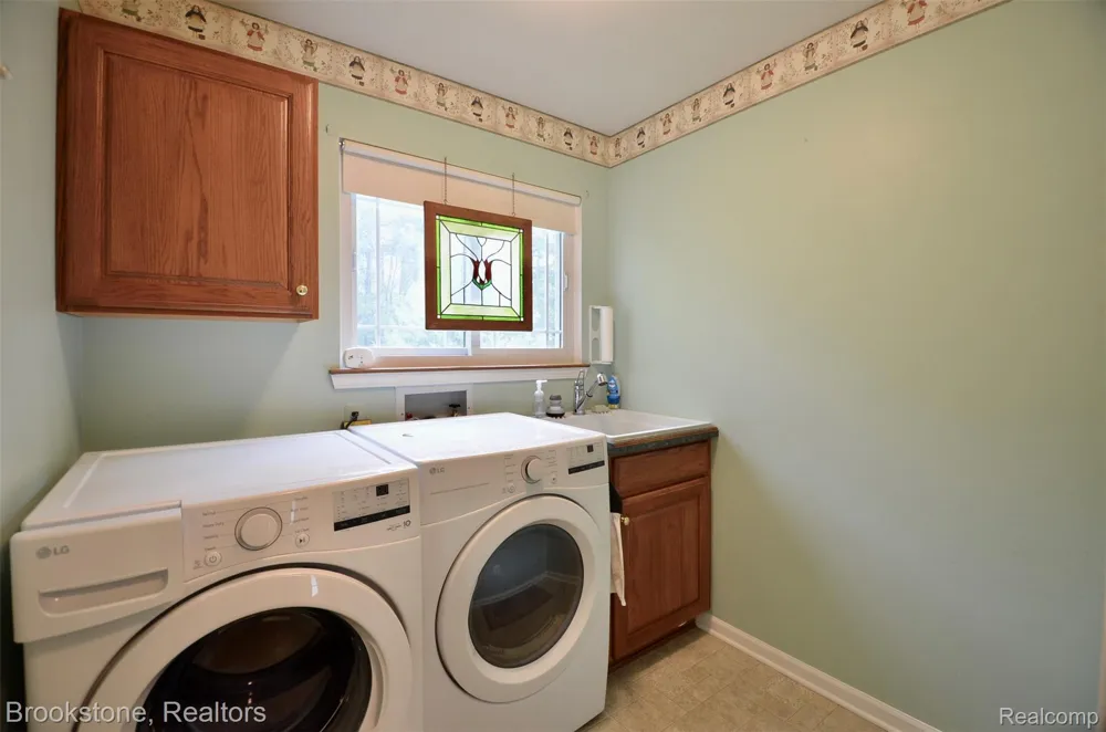 9828 Hadley Road Independence Charter Township, MI 48348