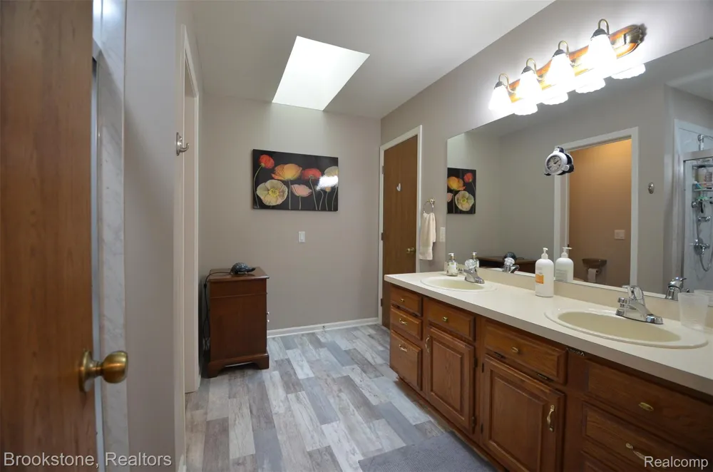 9828 Hadley Road Independence Charter Township, MI 48348