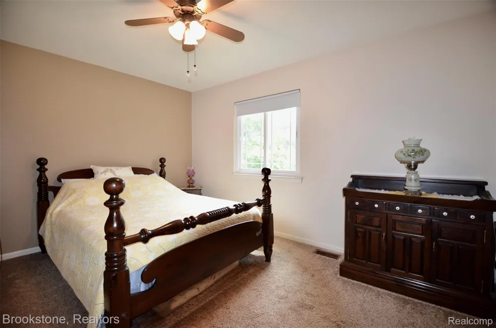 9828 Hadley Road Independence Charter Township, MI 48348