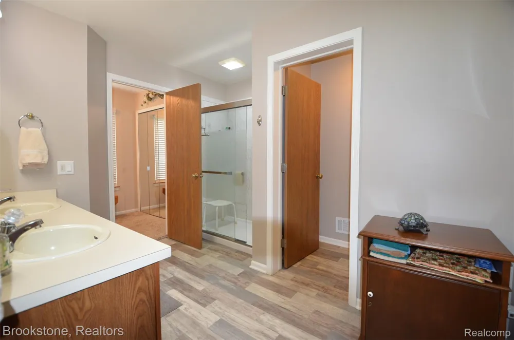 9828 Hadley Road Independence Charter Township, MI 48348