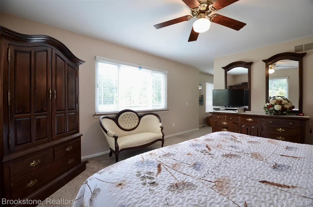 9828 Hadley Road Independence Charter Township, MI 48348