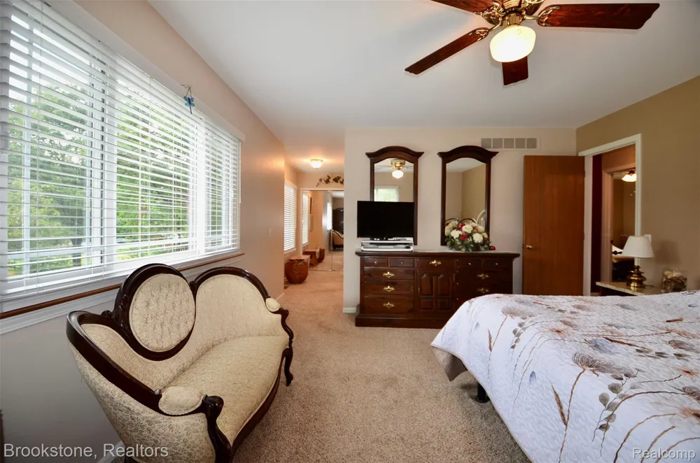 9828 Hadley Road Independence Charter Township, MI 48348