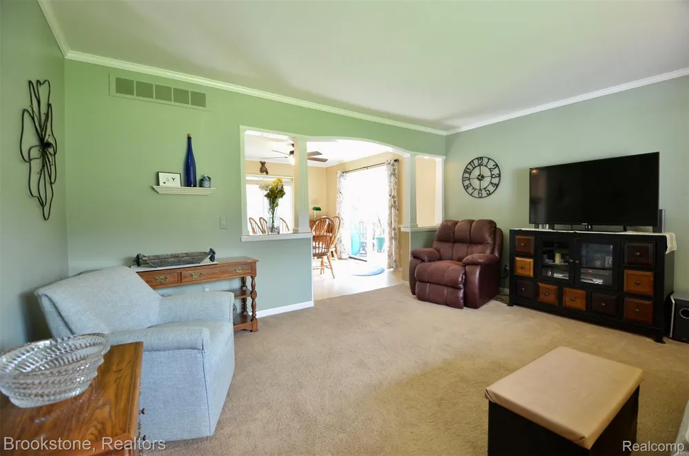 9828 Hadley Road Independence Charter Township, MI 48348