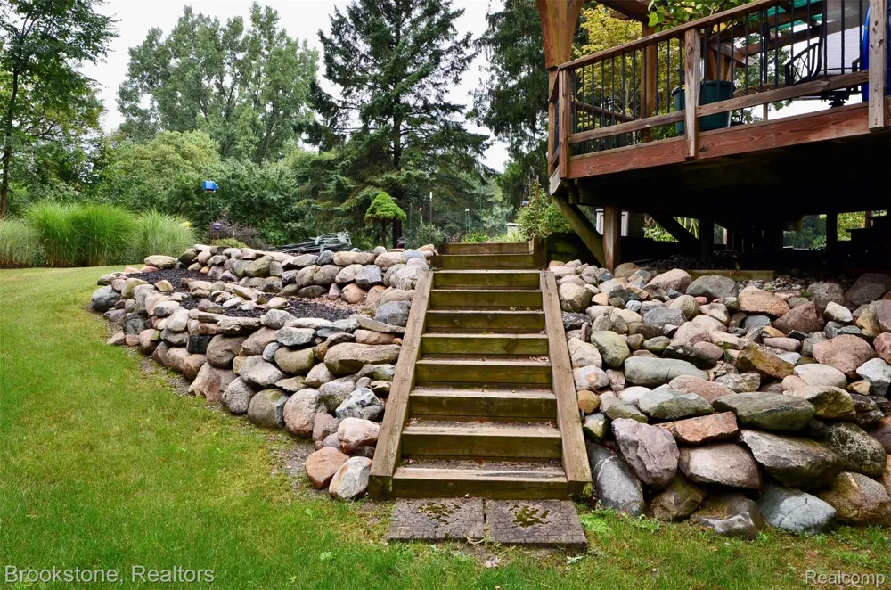 9828 Hadley Road Independence Charter Township, MI 48348