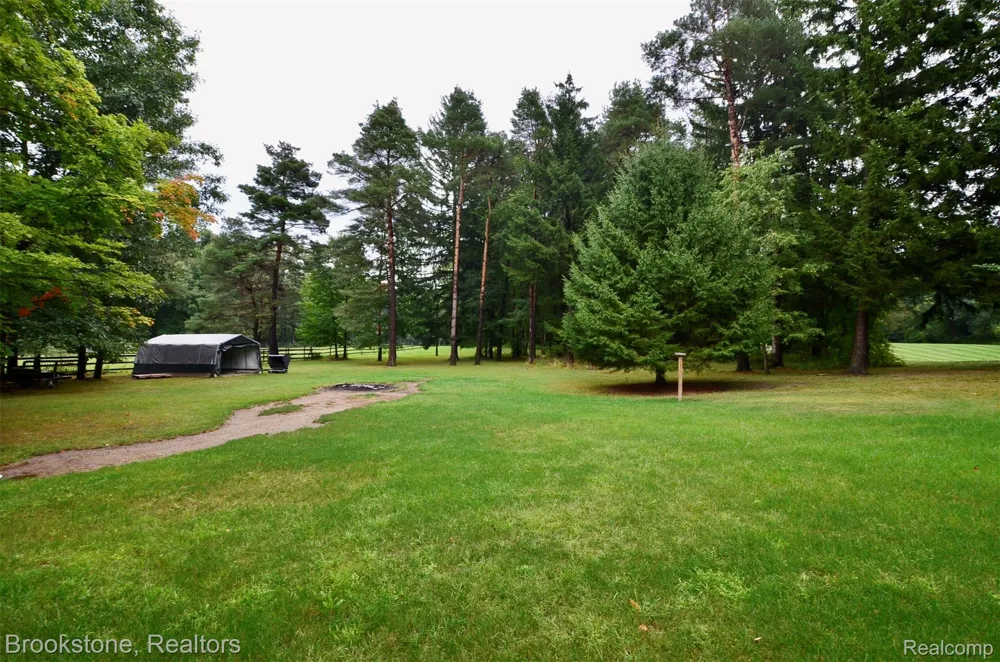 9828 Hadley Road Independence Charter Township, MI 48348