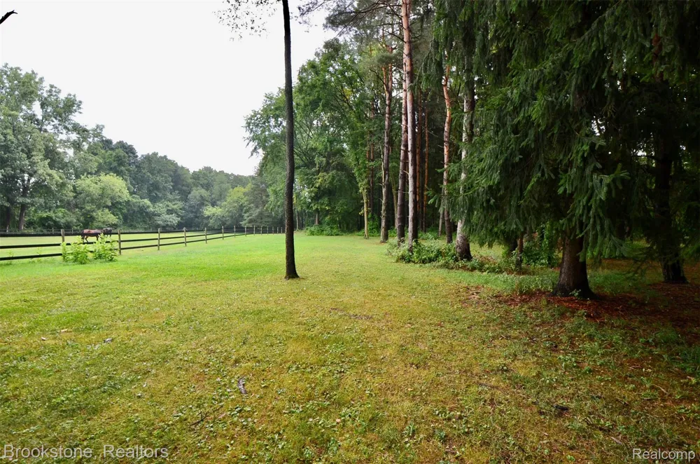 9828 Hadley Road Independence Charter Township, MI 48348