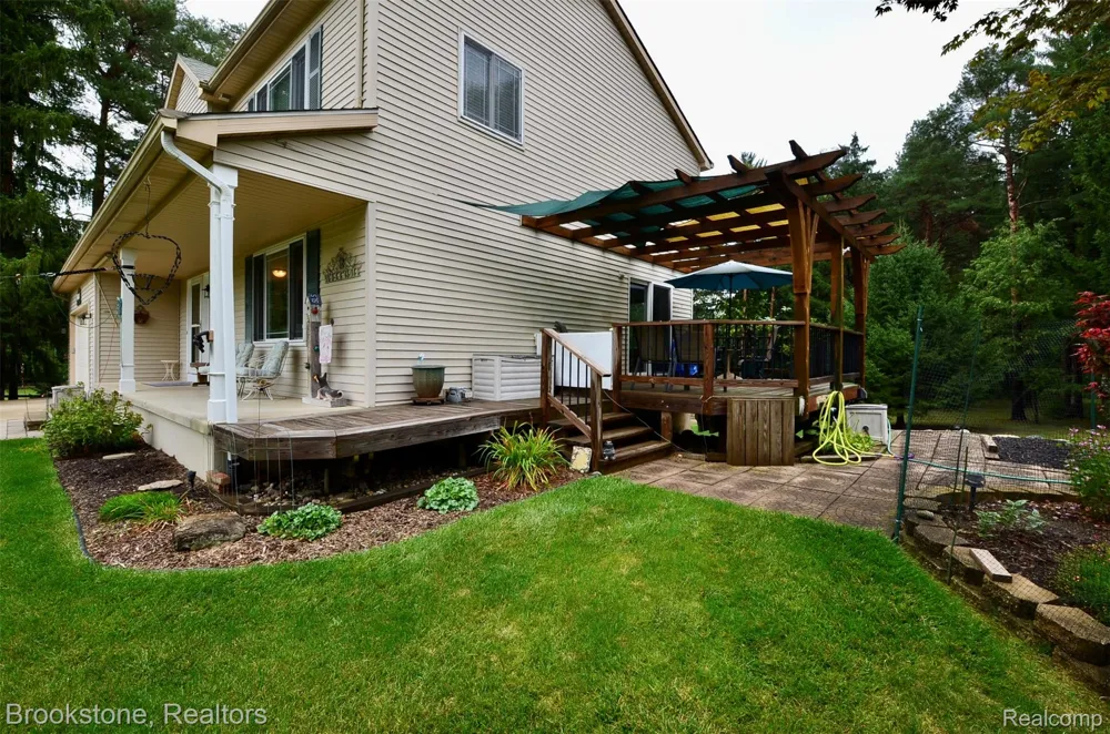 9828 Hadley Road Independence Charter Township, MI 48348