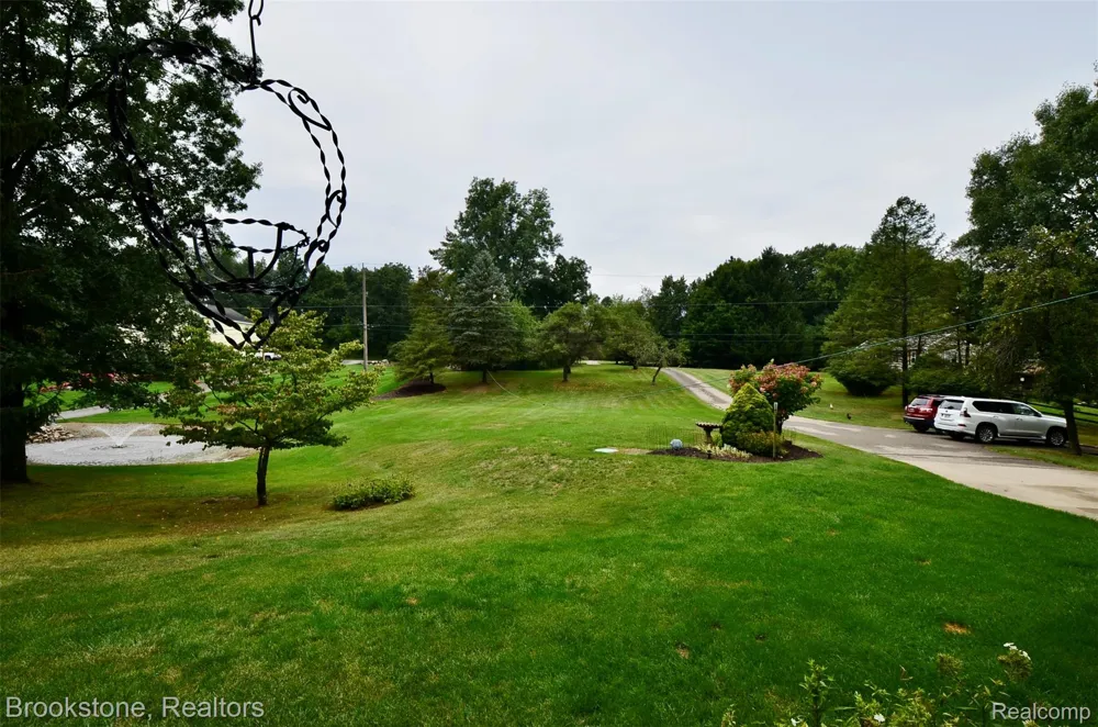 9828 Hadley Road Independence Charter Township, MI 48348