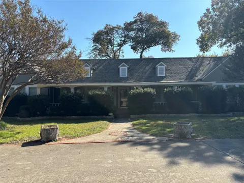 1216 Los Altos Lane