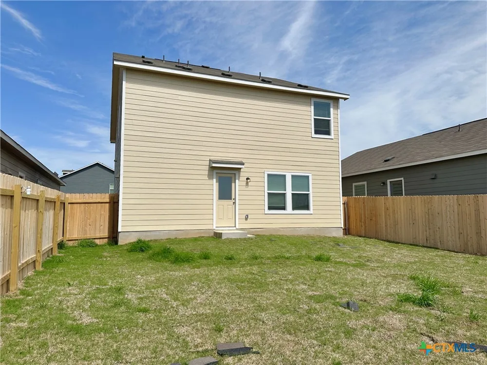 876 Rancho Del Cielo Loop Jarrell, TX 76537