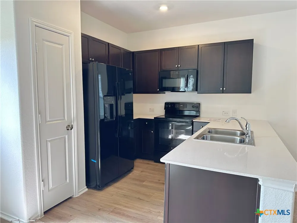 876 Rancho Del Cielo Loop Jarrell, TX 76537