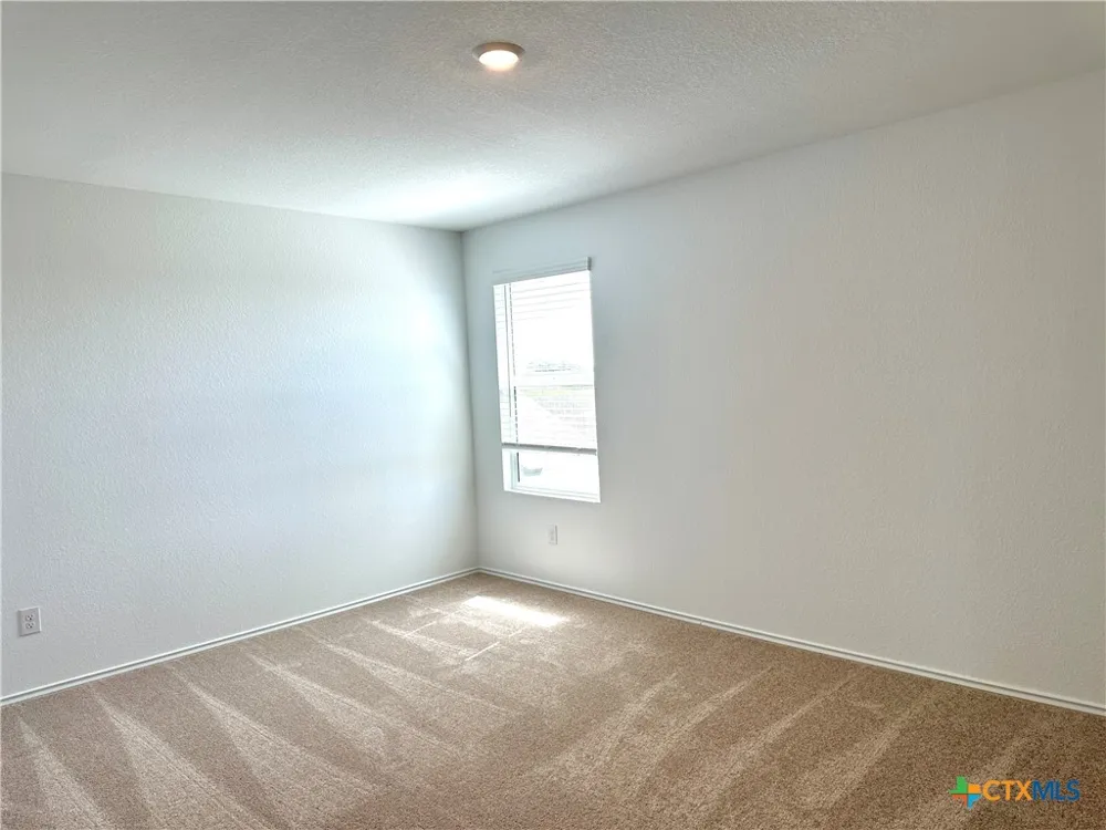 876 Rancho Del Cielo Loop Jarrell, TX 76537