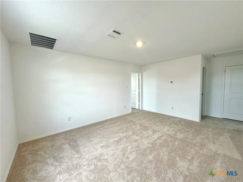 876 Rancho Del Cielo Loop Jarrell, TX 76537