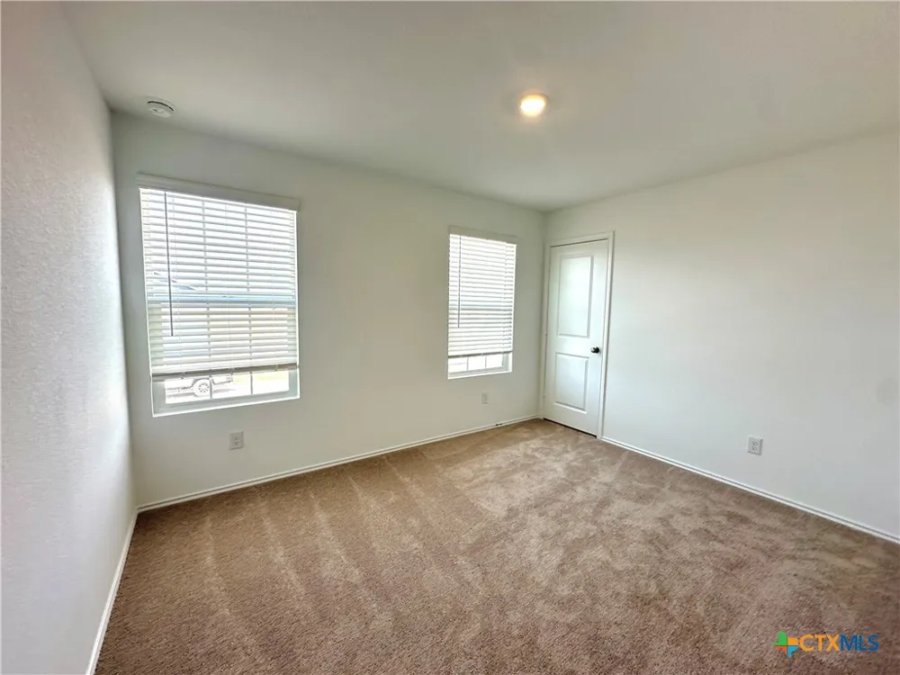 876 Rancho Del Cielo Loop Jarrell, TX 76537