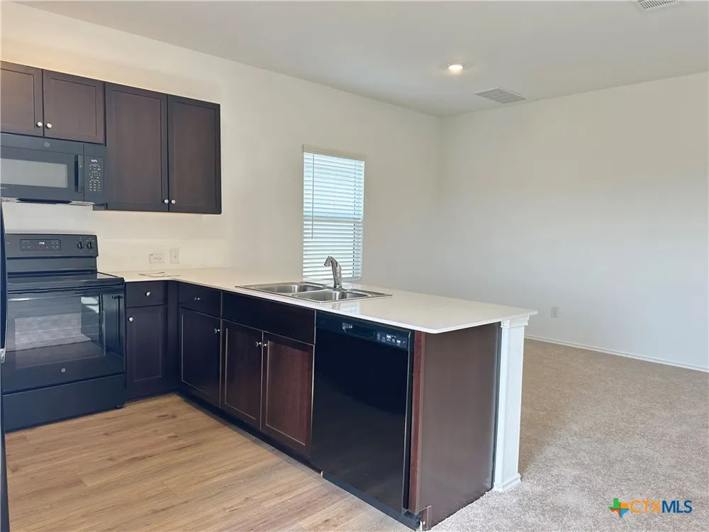 876 Rancho Del Cielo Loop Jarrell, TX 76537