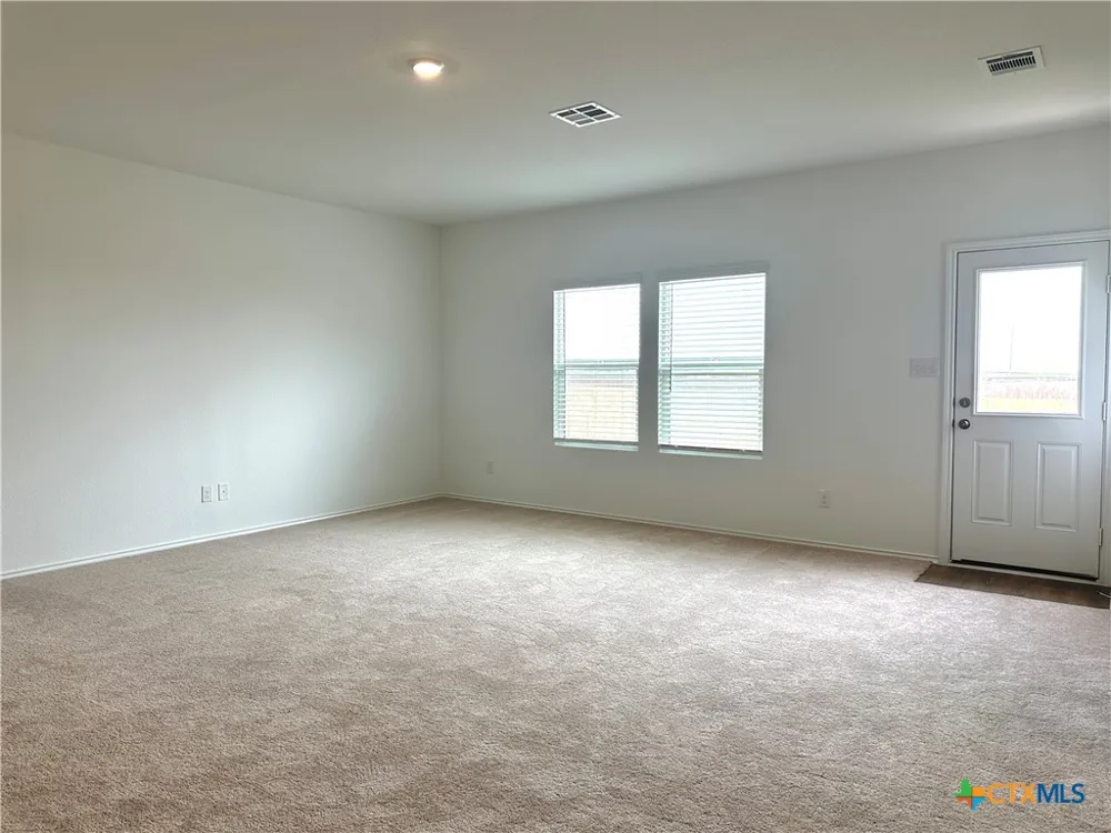 876 Rancho Del Cielo Loop Jarrell, TX 76537