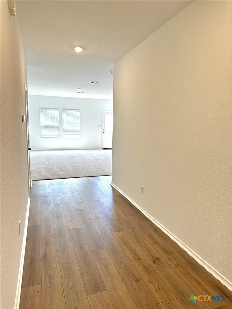 876 Rancho Del Cielo Loop Jarrell, TX 76537