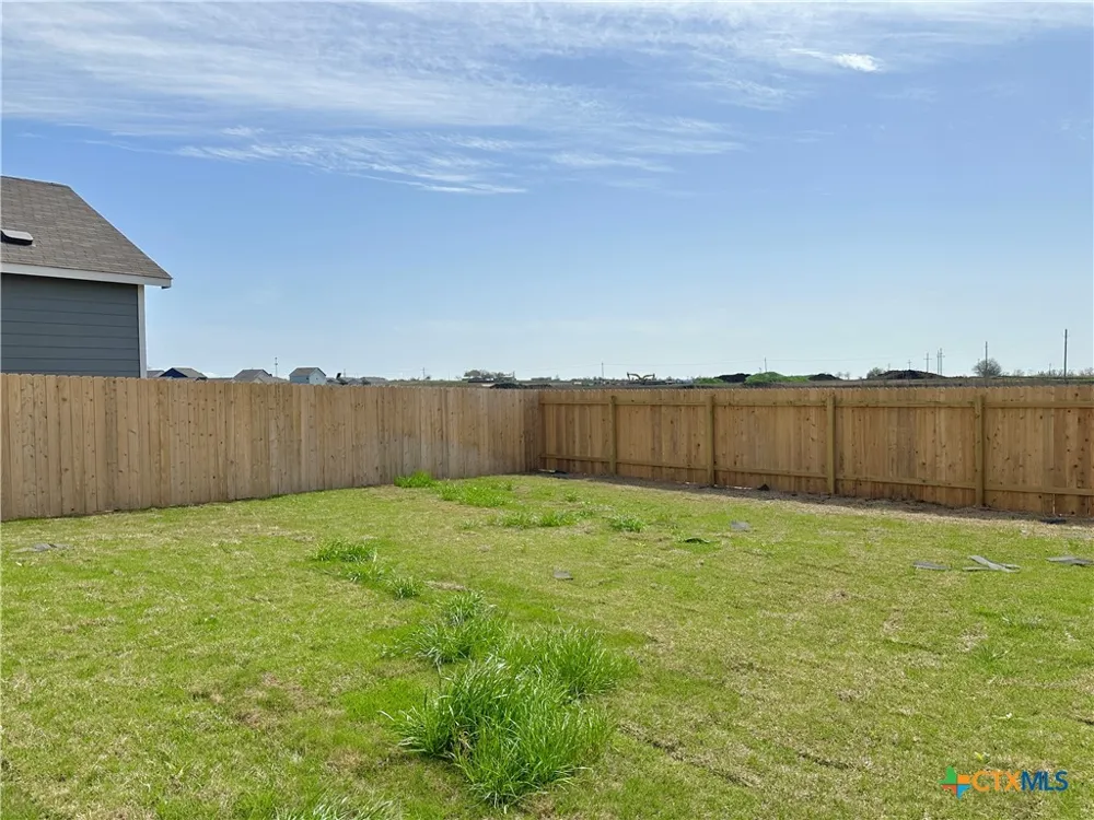 876 Rancho Del Cielo Loop Jarrell, TX 76537