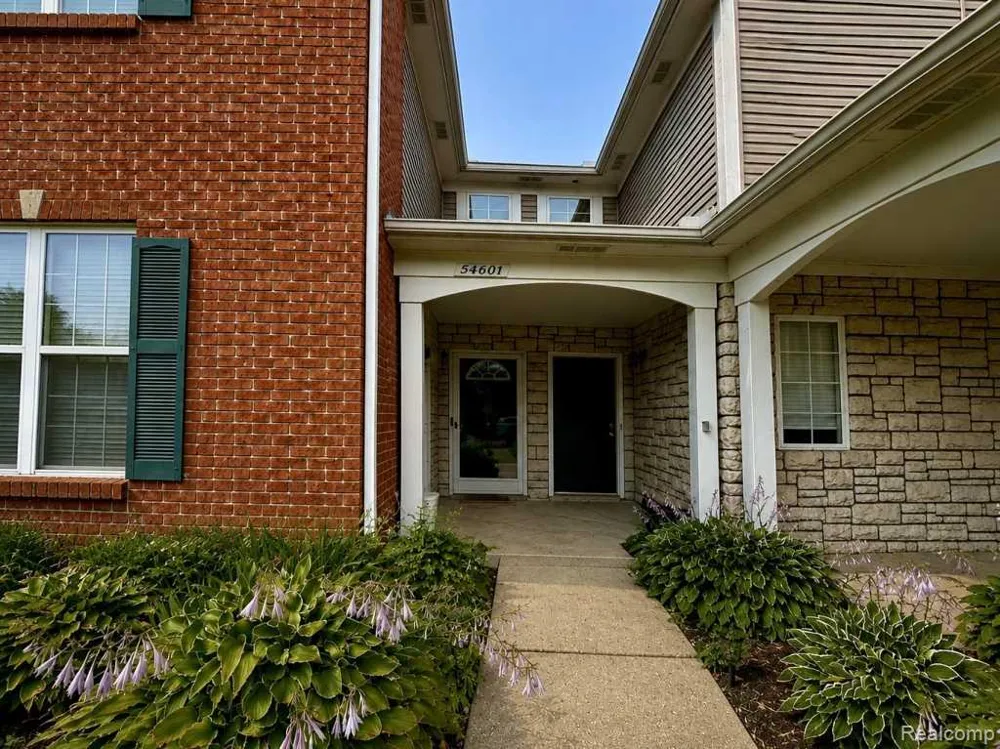 54601 Monarch Drive Shelby Charter Township, MI 48316