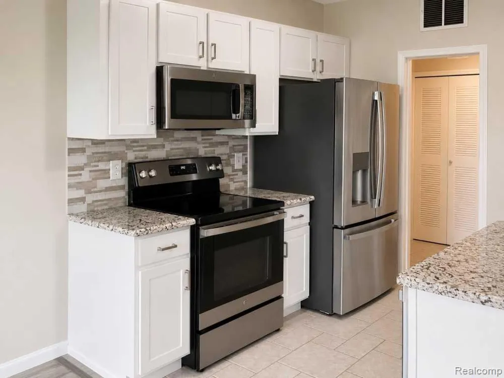 54601 Monarch Drive Shelby Charter Township, MI 48316