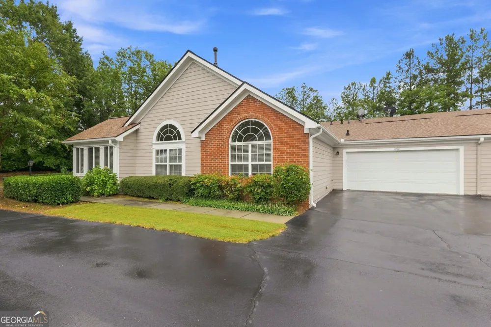 4008 Vineyards LN NW Kennesaw, GA 30144