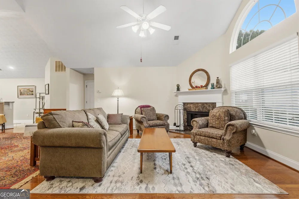 4008 Vineyards LN NW Kennesaw, GA 30144