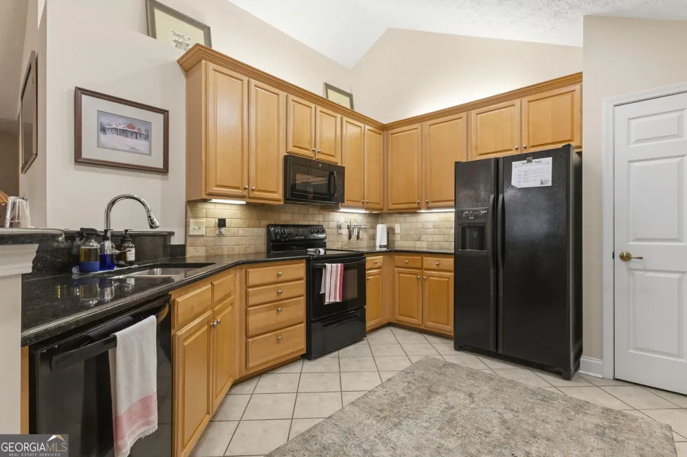 4008 Vineyards LN NW Kennesaw, GA 30144
