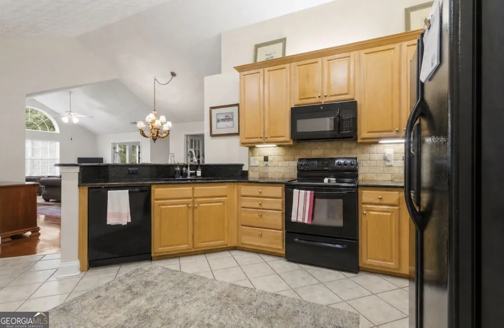 4008 Vineyards LN NW Kennesaw, GA 30144