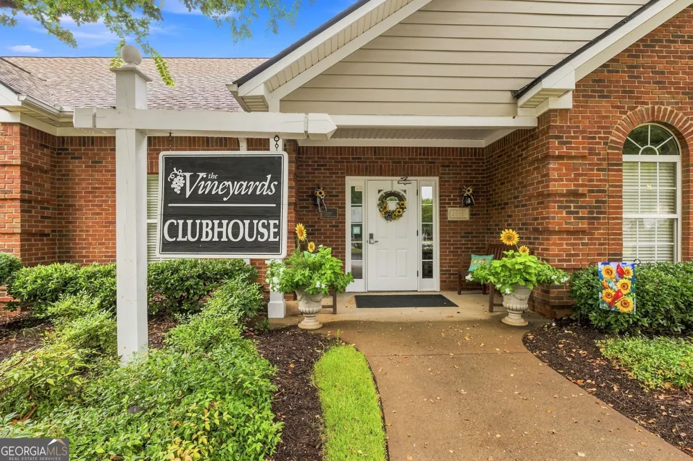 4008 Vineyards LN NW Kennesaw, GA 30144