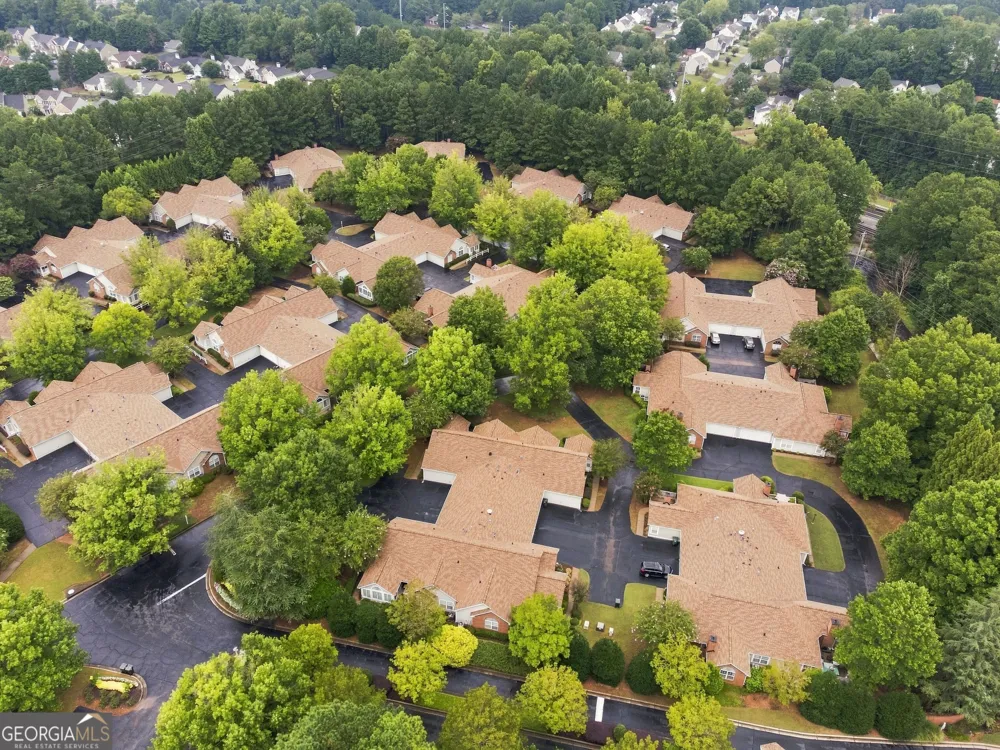 4008 Vineyards LN NW Kennesaw, GA 30144