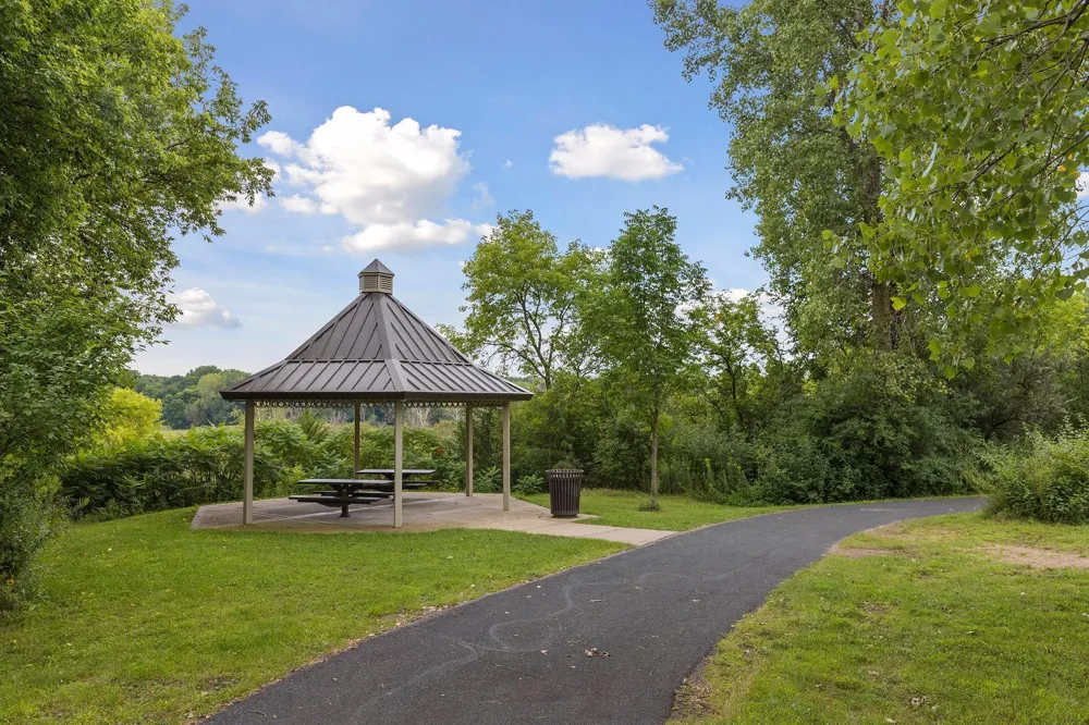 180 Cascade Court Chanhassen, MN 55317