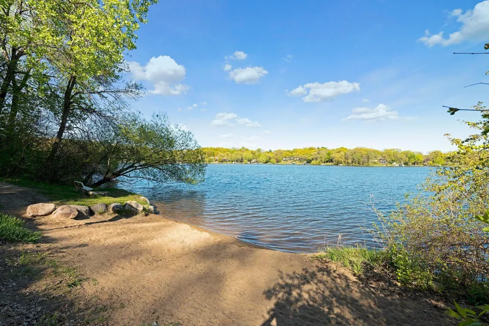 180 Cascade Court Chanhassen, MN 55317