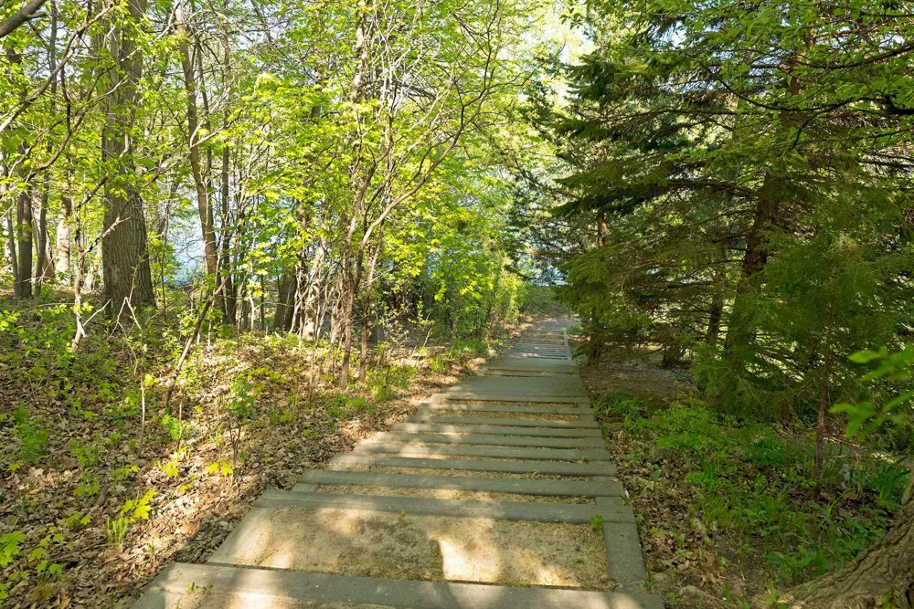 180 Cascade Court Chanhassen, MN 55317