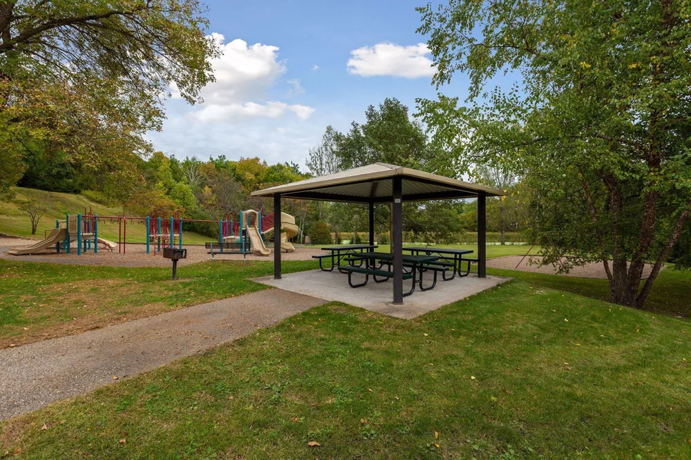 180 Cascade Court Chanhassen, MN 55317