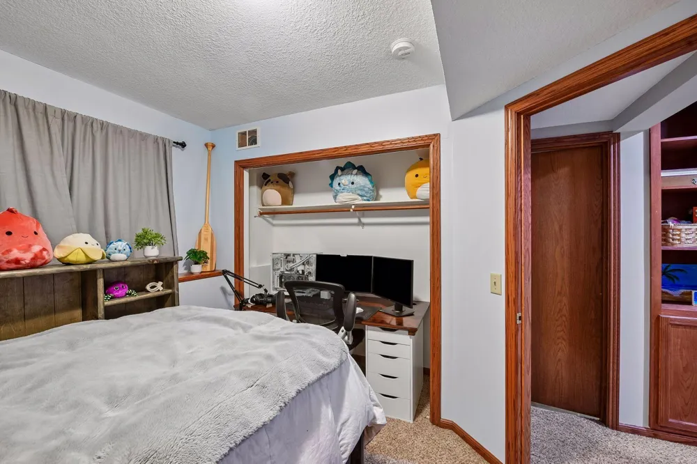 180 Cascade Court Chanhassen, MN 55317