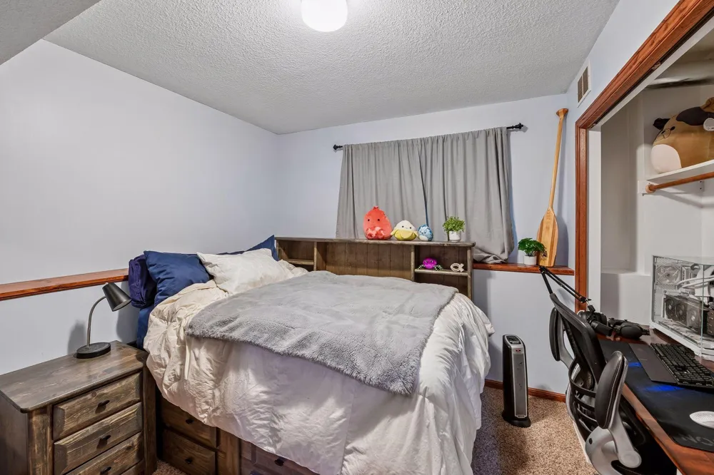 180 Cascade Court Chanhassen, MN 55317