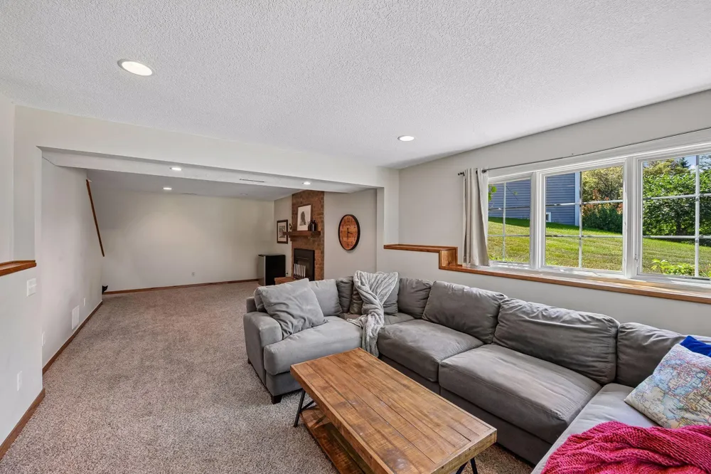 180 Cascade Court Chanhassen, MN 55317