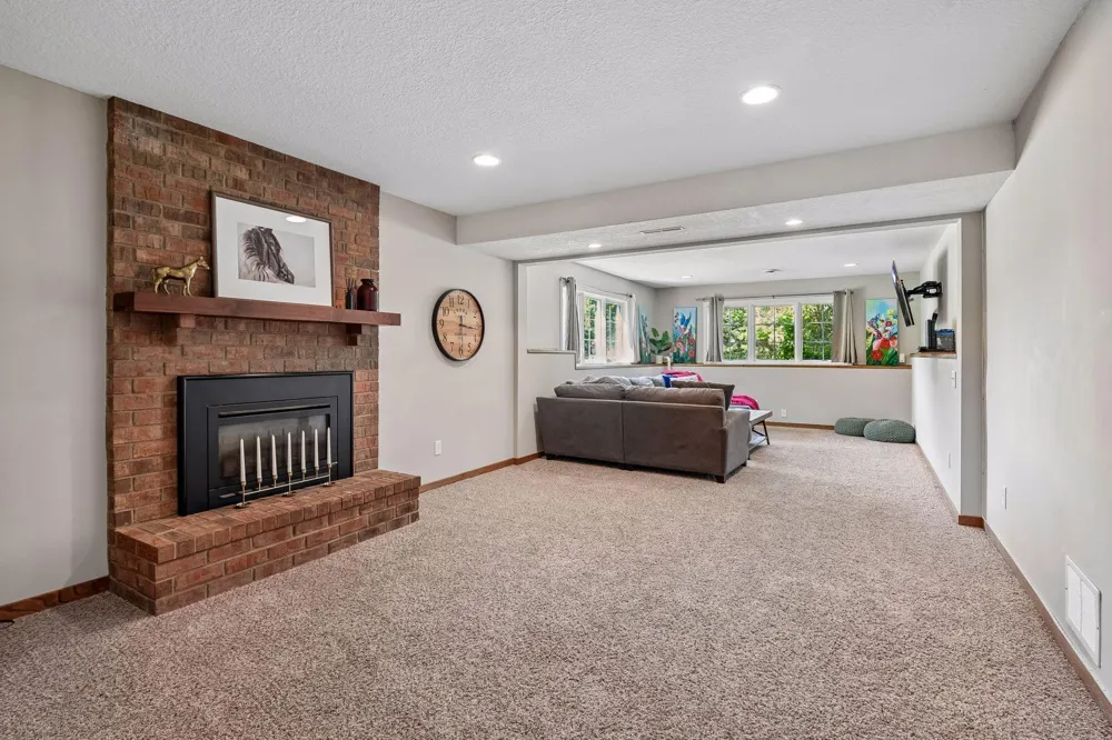 180 Cascade Court Chanhassen, MN 55317