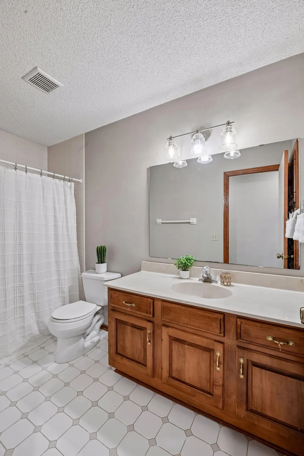 180 Cascade Court Chanhassen, MN 55317