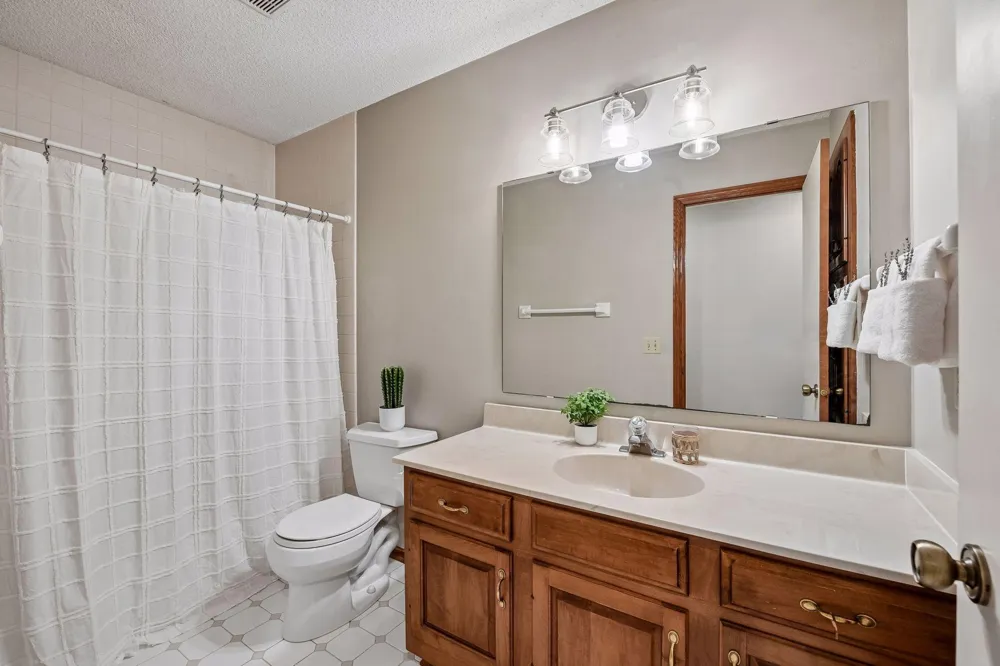 180 Cascade Court Chanhassen, MN 55317
