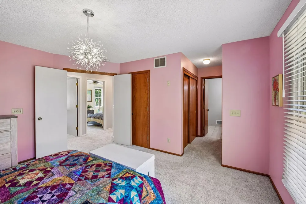 180 Cascade Court Chanhassen, MN 55317