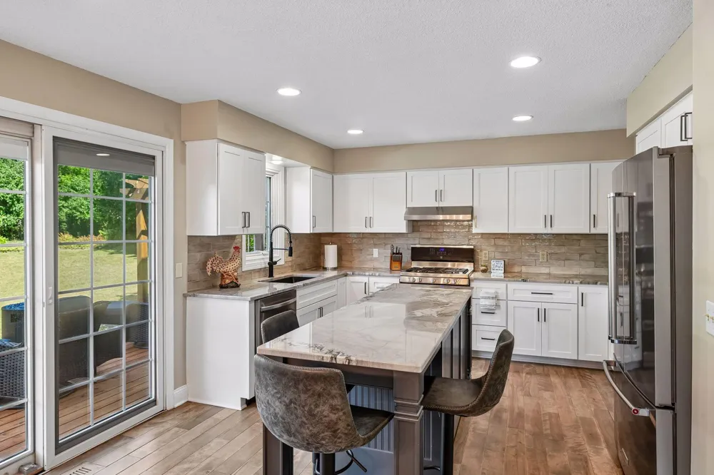 180 Cascade Court Chanhassen, MN 55317