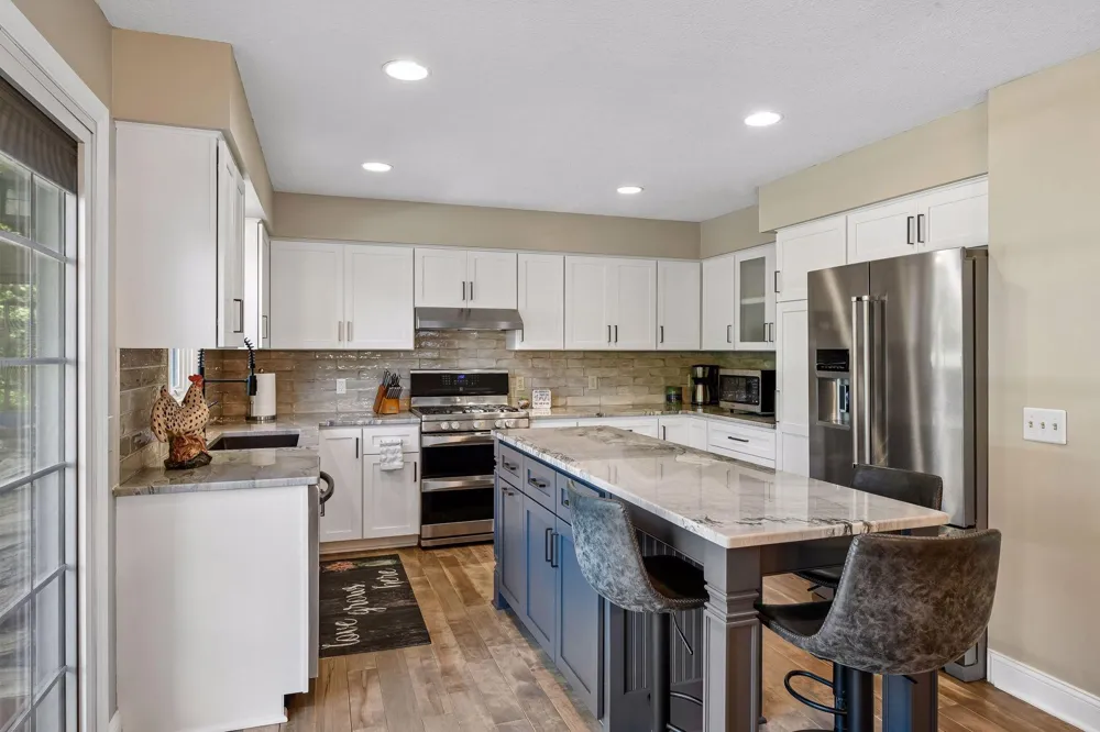 180 Cascade Court Chanhassen, MN 55317