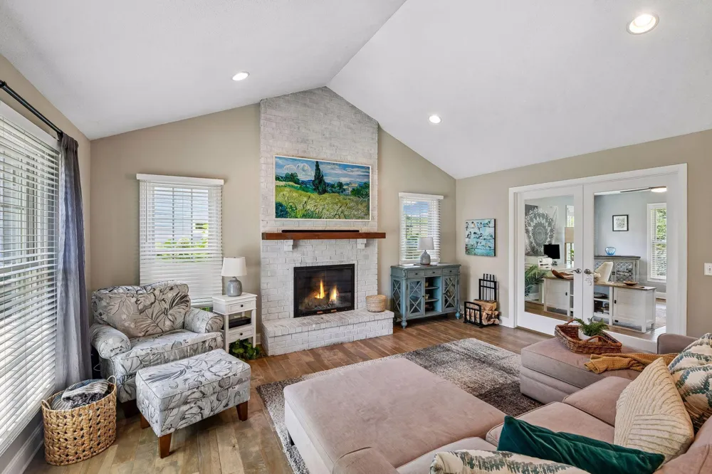 180 Cascade Court Chanhassen, MN 55317