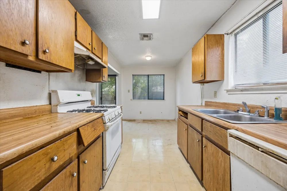 7701 Wakefield Drive Austin, TX 78749